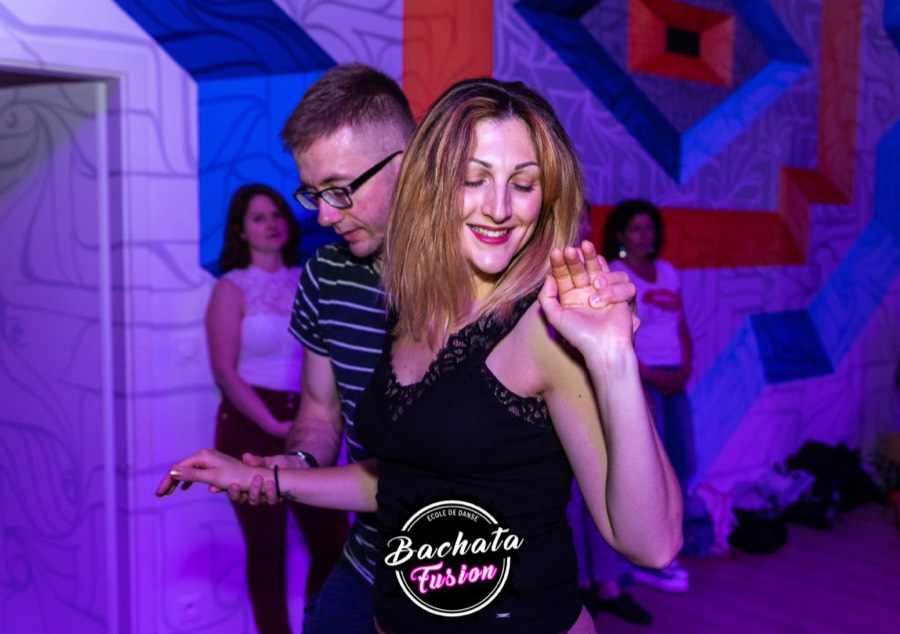 Danseuse lors d'une soirée Bachata Fusion