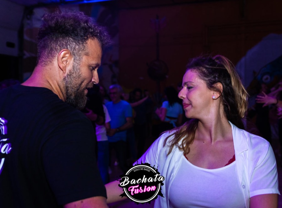 Danseurs lors d'une soirée Bachata Night